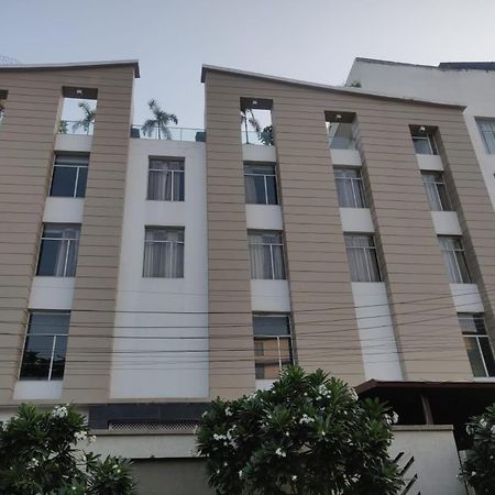 Hotel Casaya Inn Chinhat Екстериор снимка