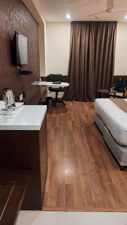 Hotel Casaya Inn Chinhat Екстериор снимка