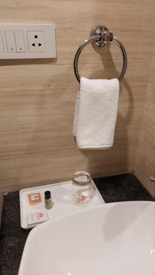 Hotel Casaya Inn Chinhat Екстериор снимка