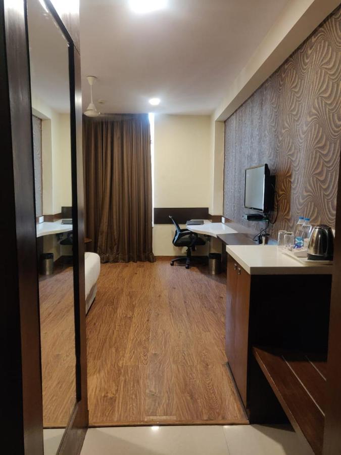 Hotel Casaya Inn Chinhat Екстериор снимка