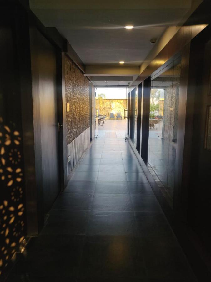 Hotel Casaya Inn Chinhat Екстериор снимка
