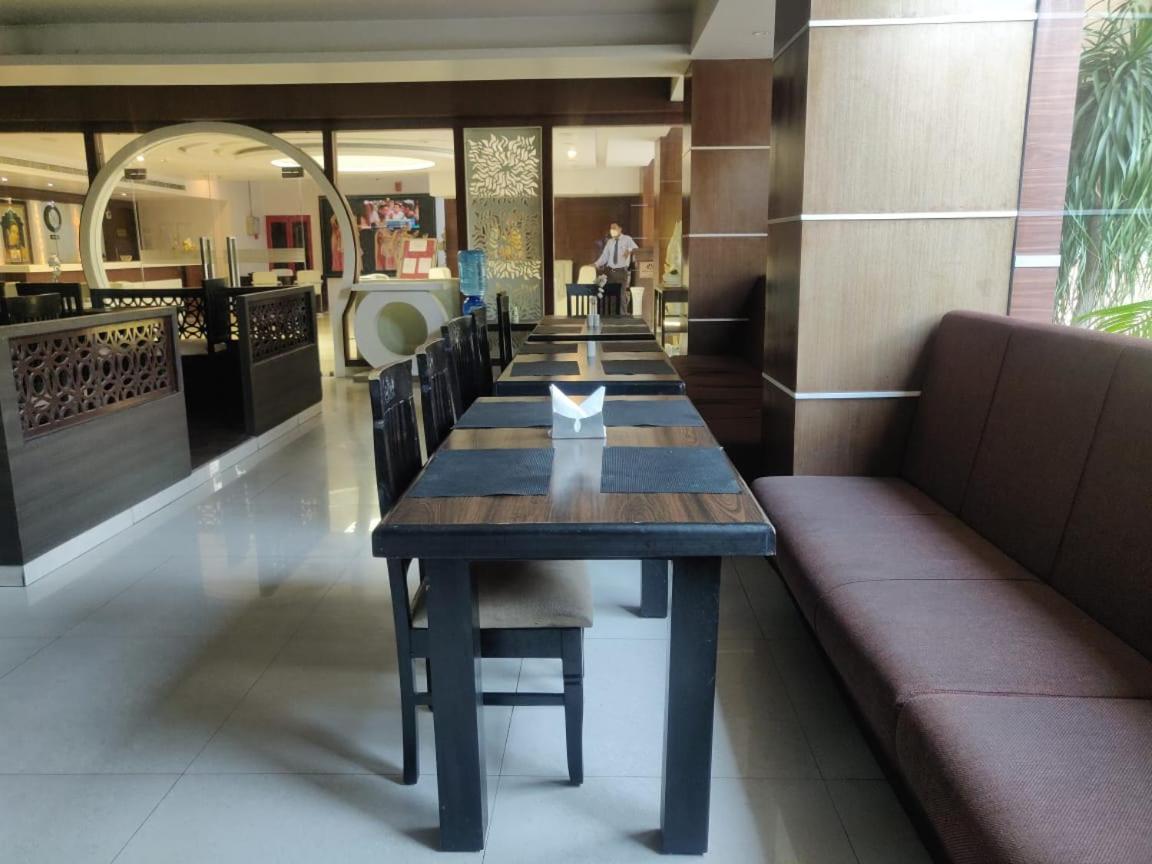 Hotel Casaya Inn Chinhat Екстериор снимка