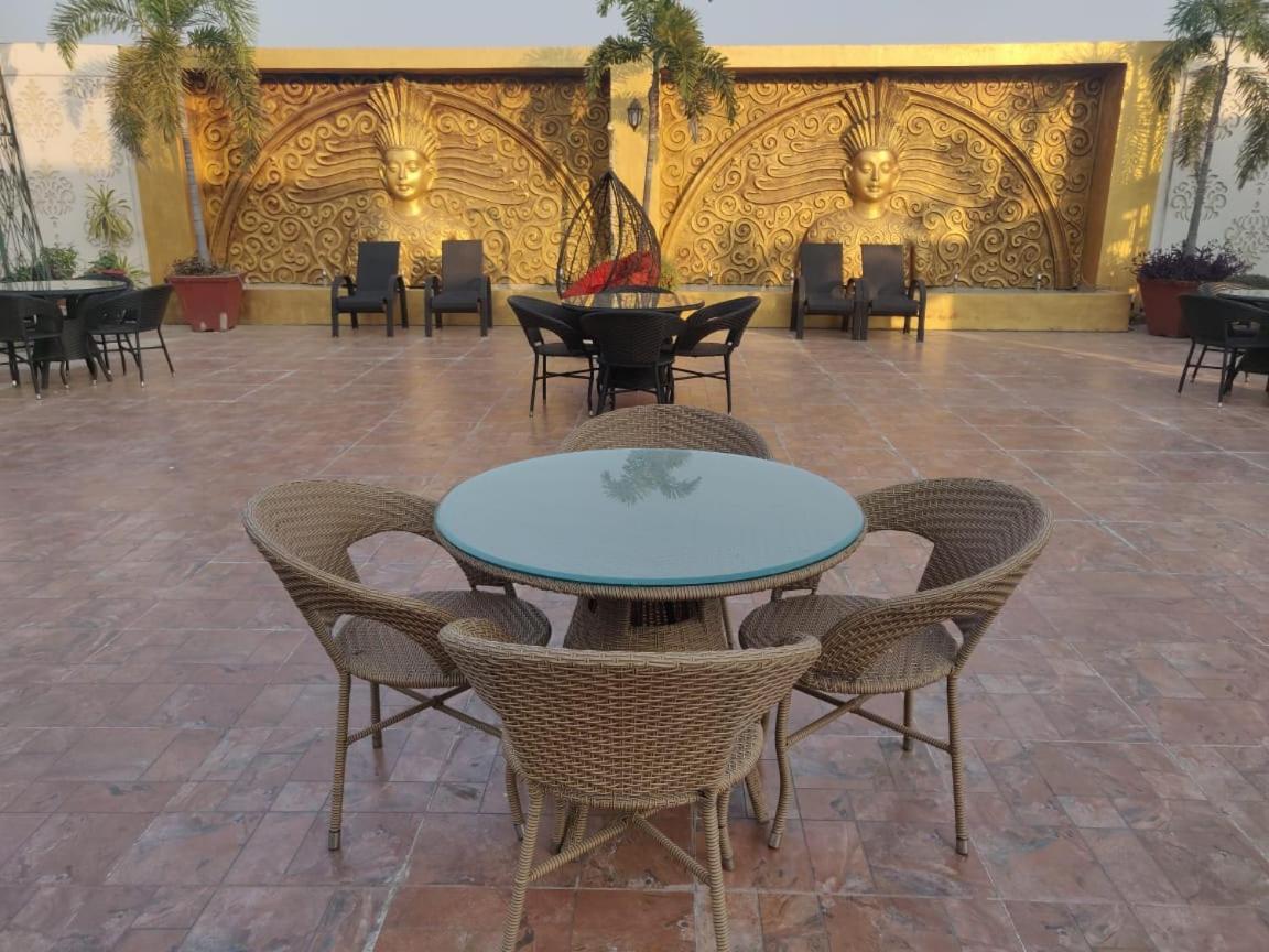 Hotel Casaya Inn Chinhat Екстериор снимка