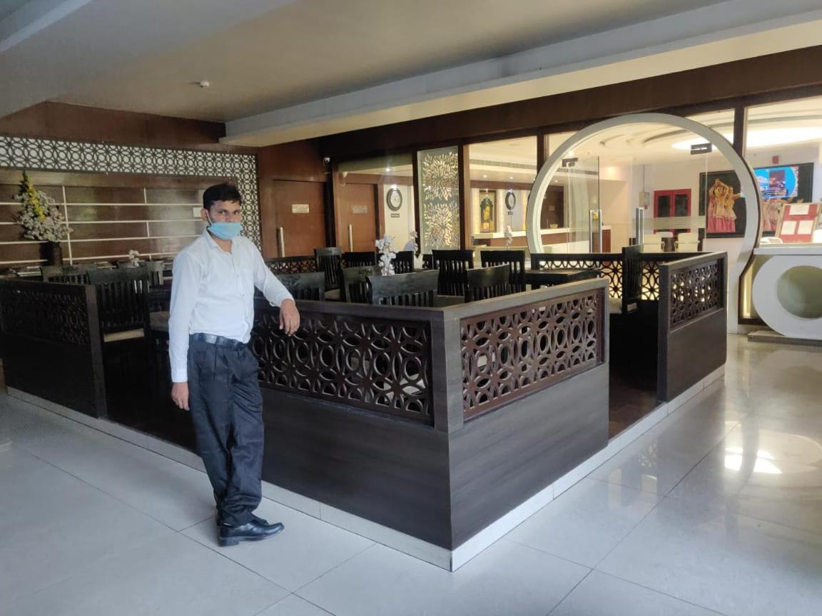 Hotel Casaya Inn Chinhat Екстериор снимка