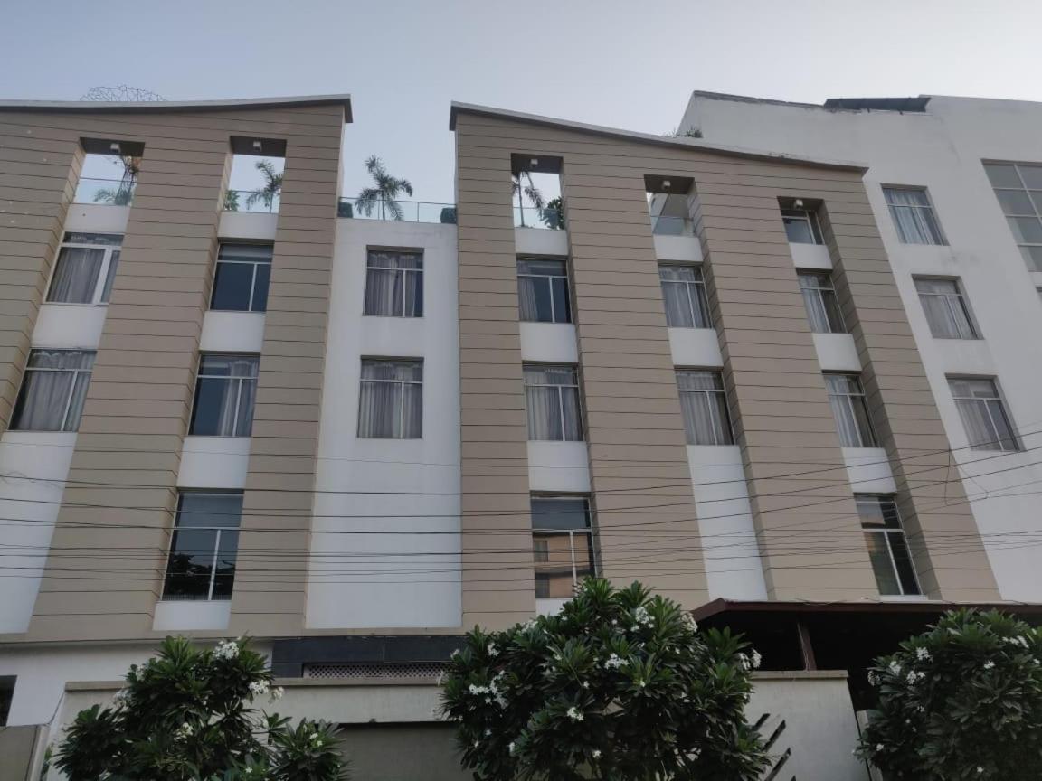 Hotel Casaya Inn Chinhat Екстериор снимка