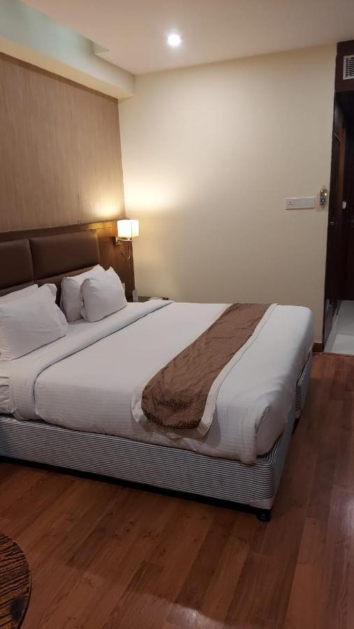 Hotel Casaya Inn Chinhat Екстериор снимка