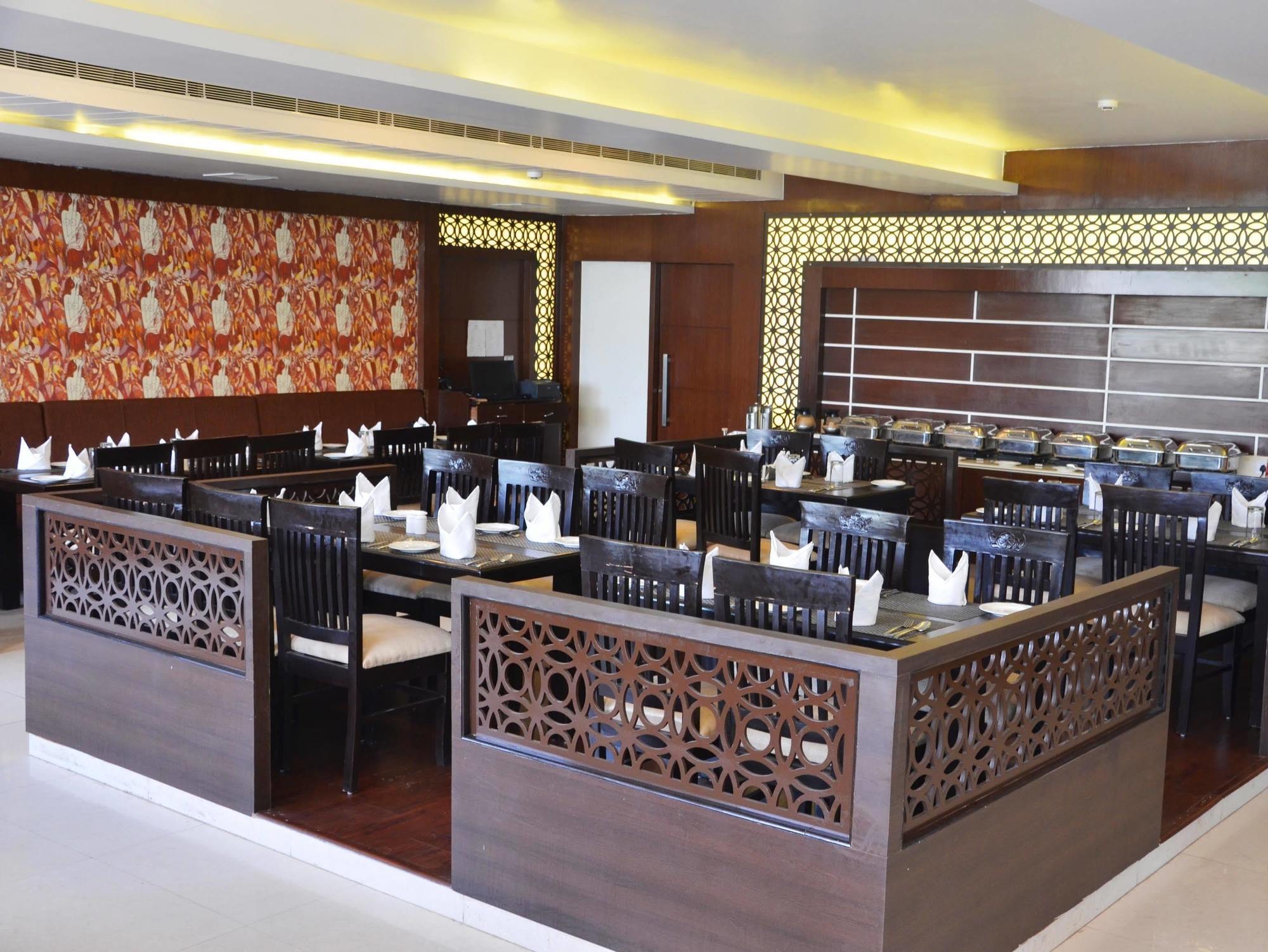 Hotel Casaya Inn Chinhat Екстериор снимка