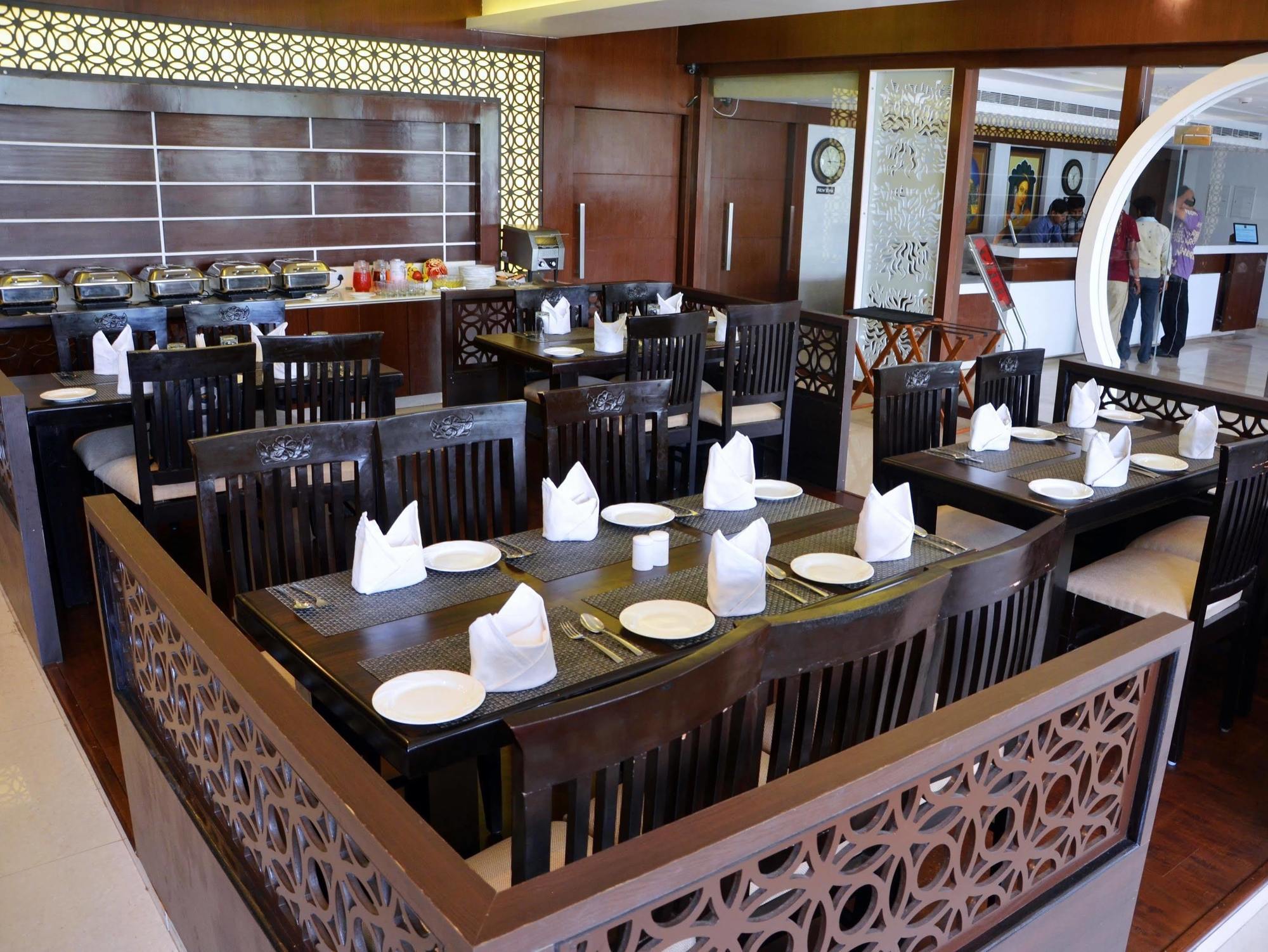 Hotel Casaya Inn Chinhat Екстериор снимка