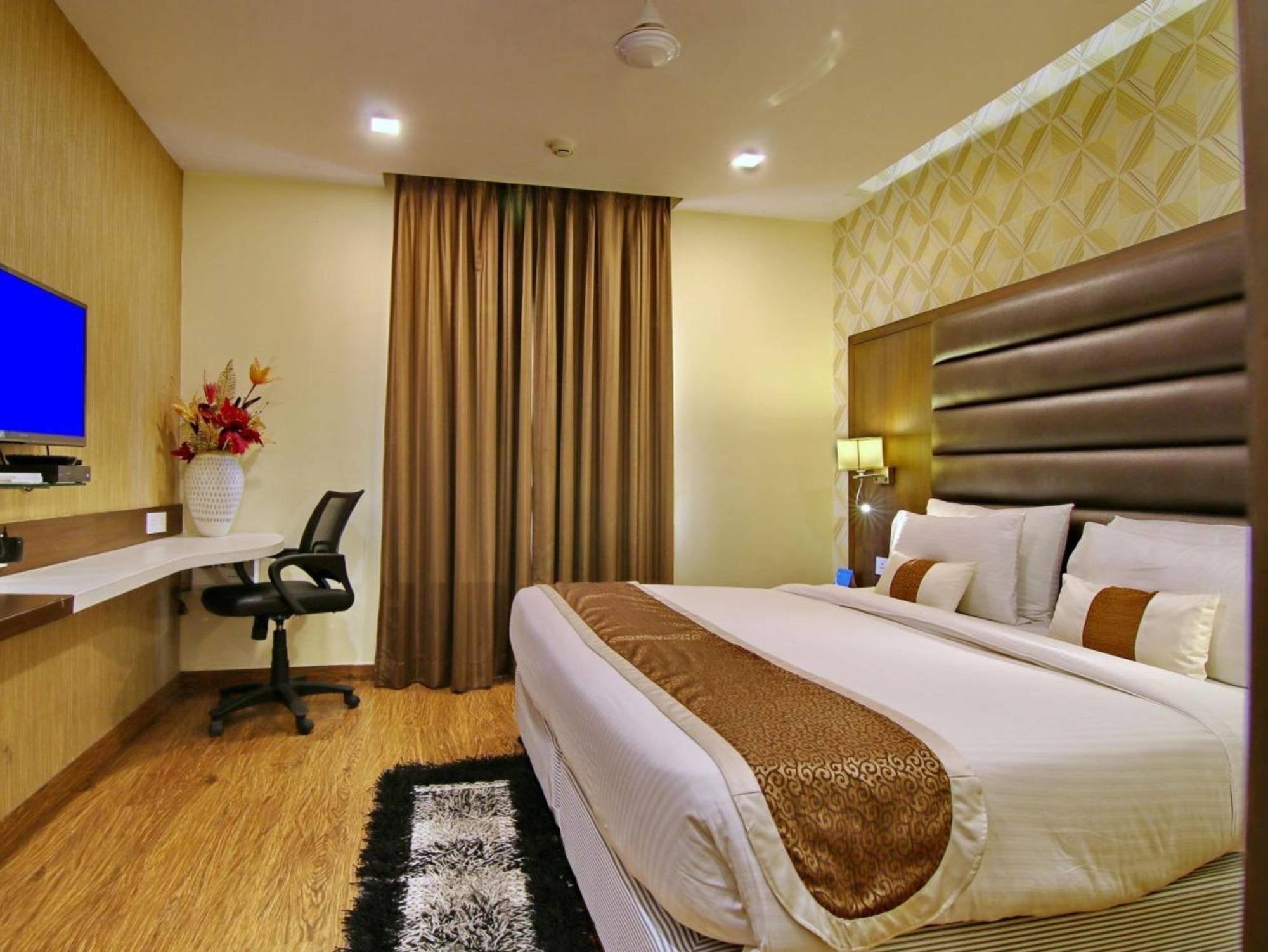 Hotel Casaya Inn Chinhat Екстериор снимка