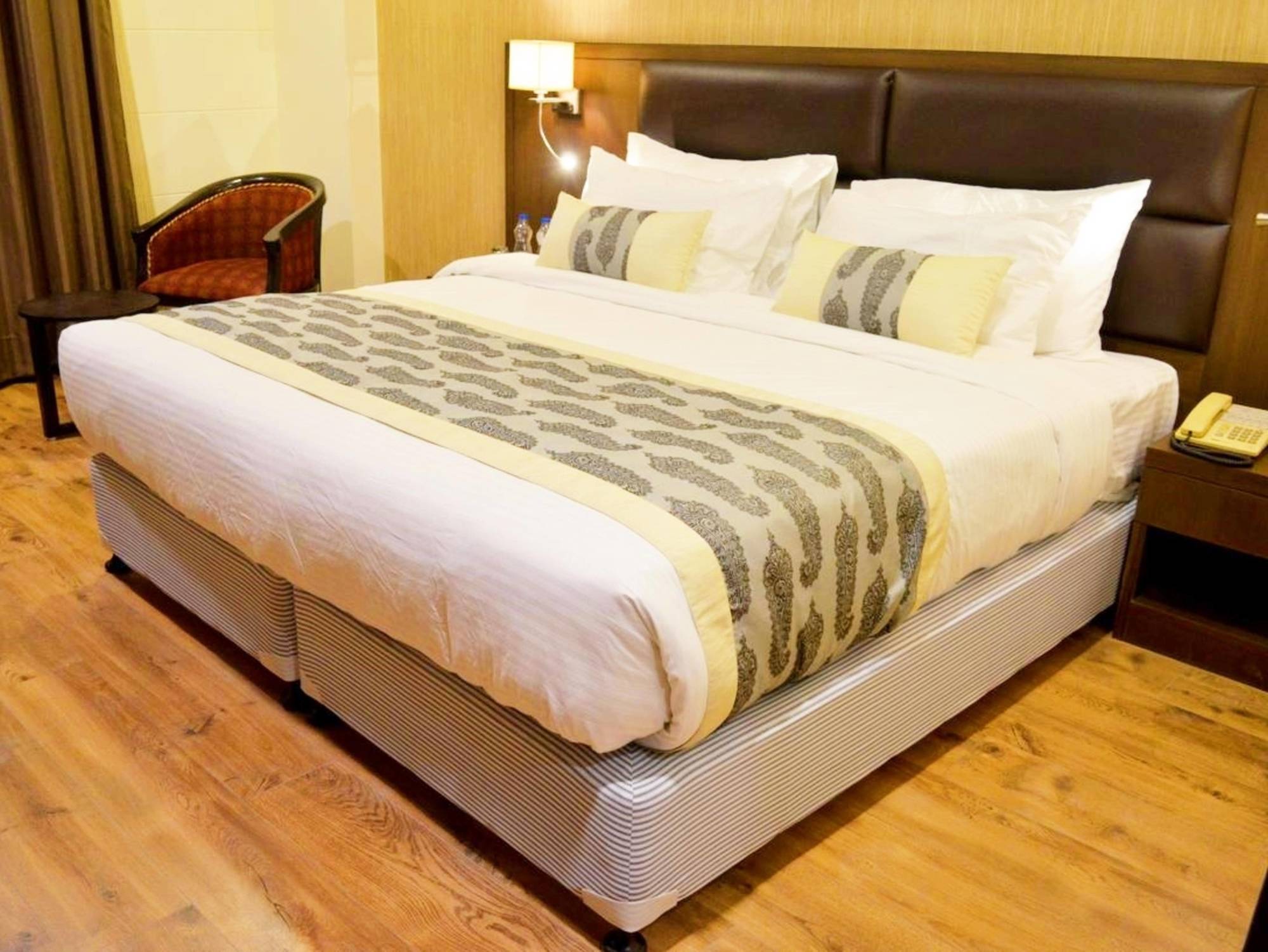 Hotel Casaya Inn Chinhat Екстериор снимка
