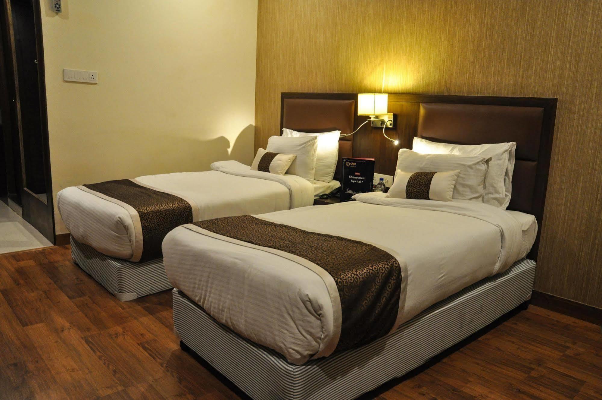 Hotel Casaya Inn Chinhat Екстериор снимка