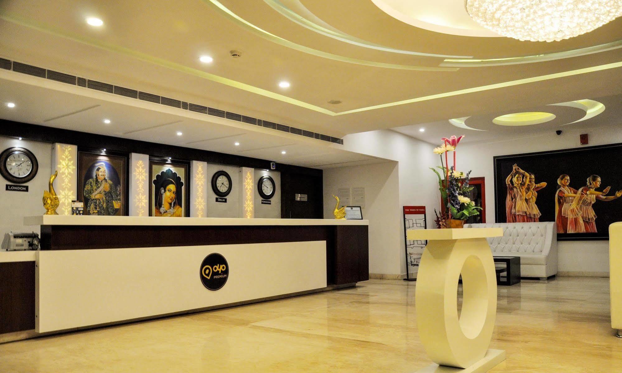 Hotel Casaya Inn Chinhat Екстериор снимка