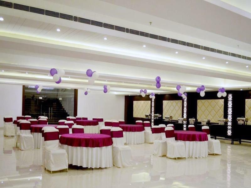 Hotel Casaya Inn Chinhat Екстериор снимка
