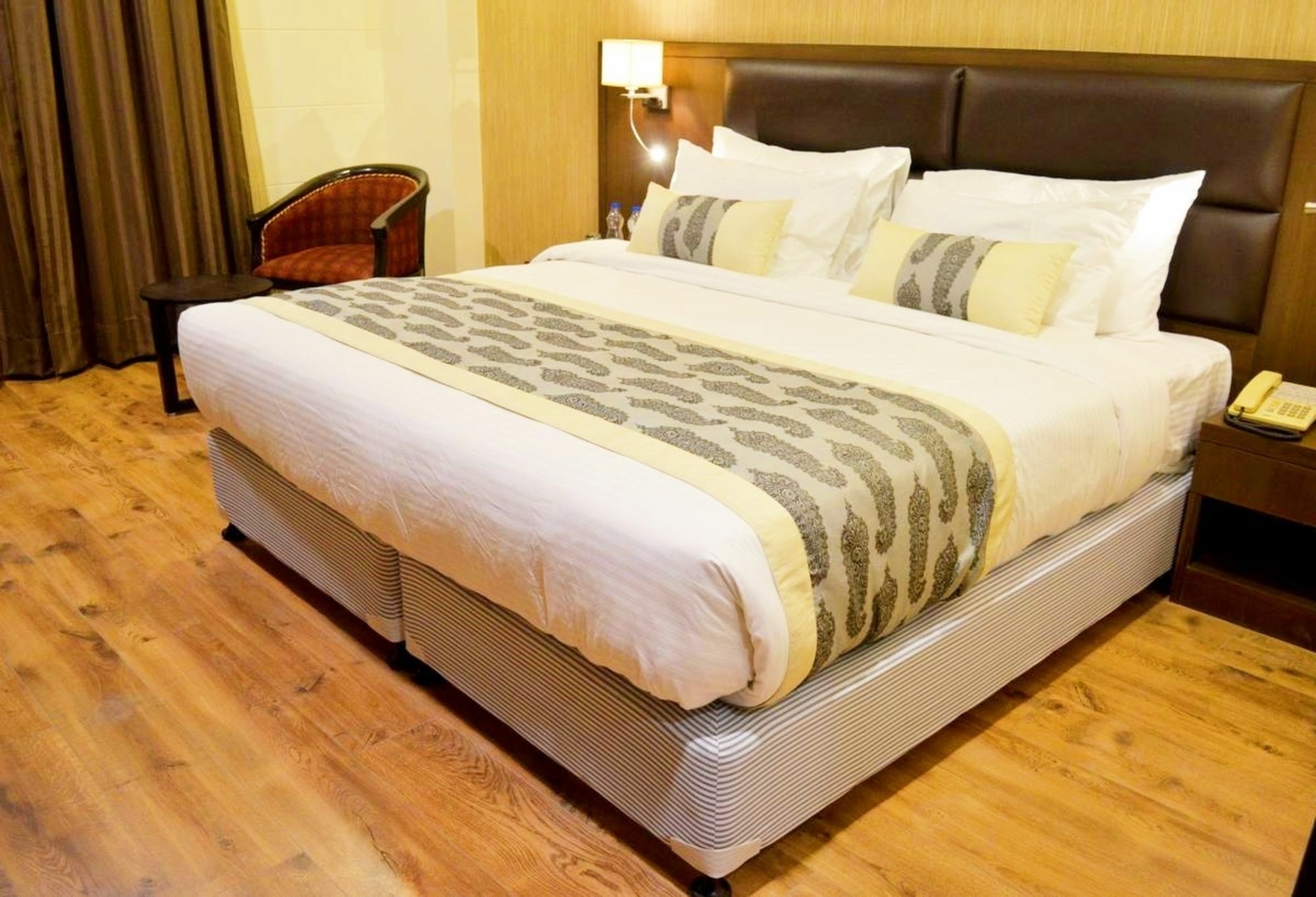Hotel Casaya Inn Chinhat Екстериор снимка