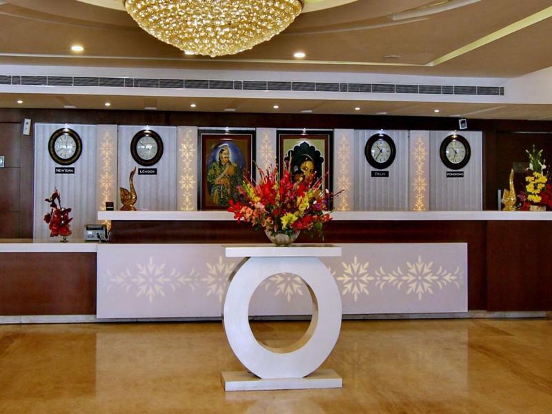 Hotel Casaya Inn Chinhat Екстериор снимка